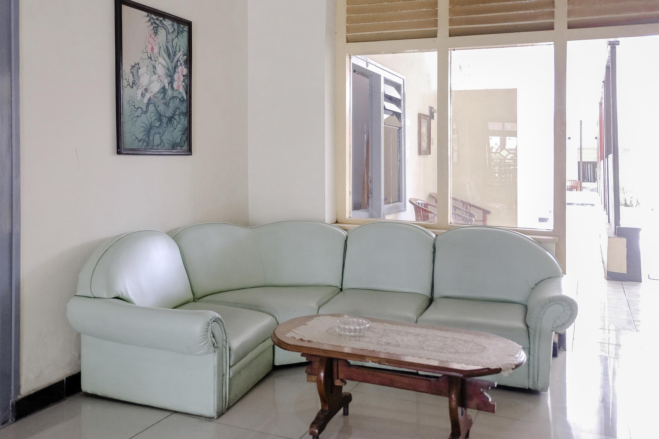 Hotel Palem 1 Syariah Redpartner Malang Exterior photo