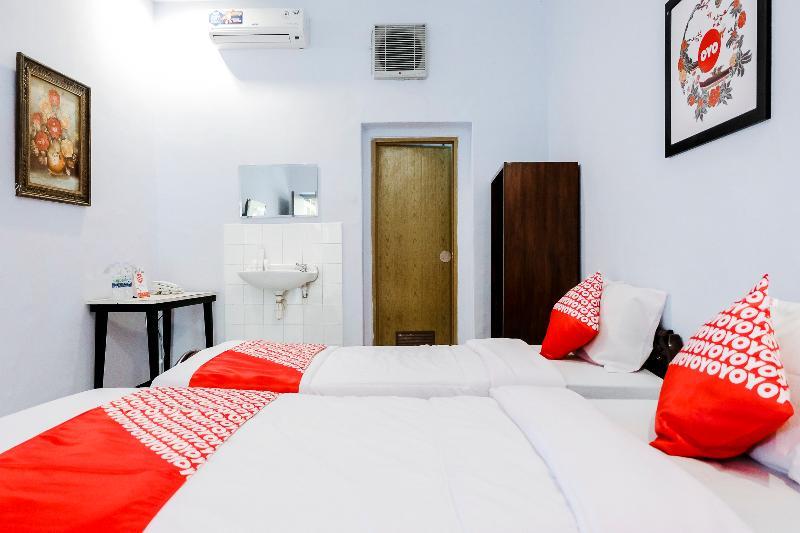 Hotel Palem 1 Syariah Redpartner Malang Exterior photo