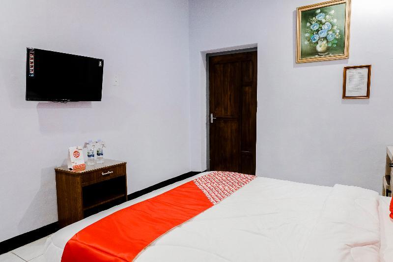 Hotel Palem 1 Syariah Redpartner Malang Exterior photo